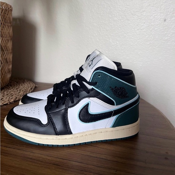 Jordan Shoes - NEW Nike Air Jordan 1 Mid SE Oxidized Green (Women's)